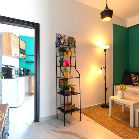 The Pop Art Residences & In דירה